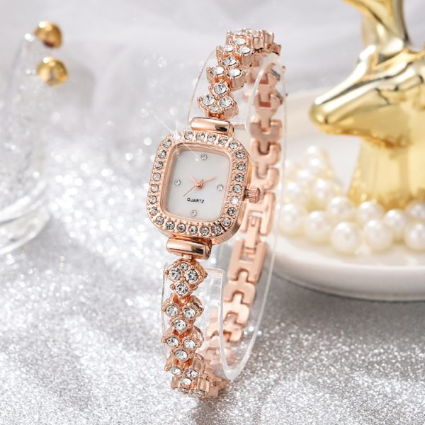 Women Simple Fashion Alloy Quartz Bracelet Watch