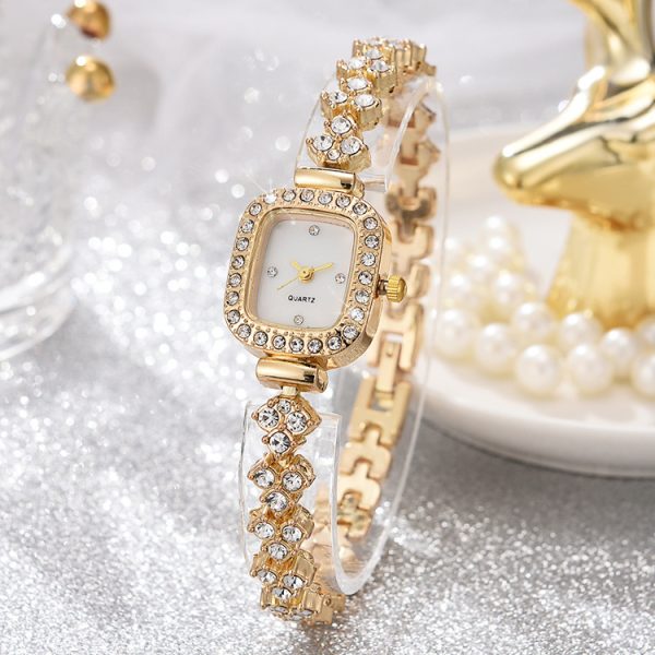 Women Simple Fashion Alloy Quartz Bracelet Watch