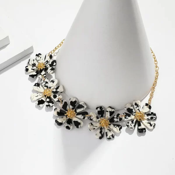 Women'S Fashion Exaggerated Small Daisy Leopard Multicolor Necklace