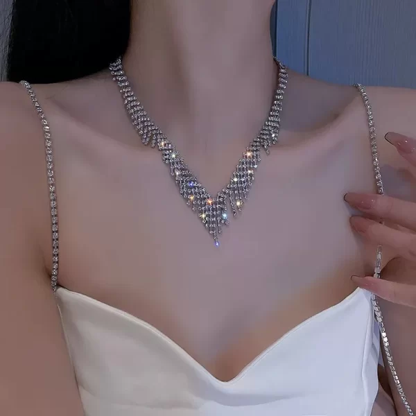 Women Fashion Personality Diamond Pearl Bow Necklace