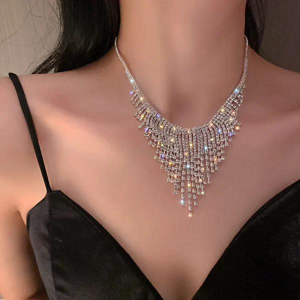 Women Fashion Personality Diamond Pearl Bow Necklace